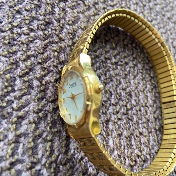 Bulova Caravelle C969582  Women’s Gold Tone Date Stainless Steel Bracelet Watch - Picture 3 of 9